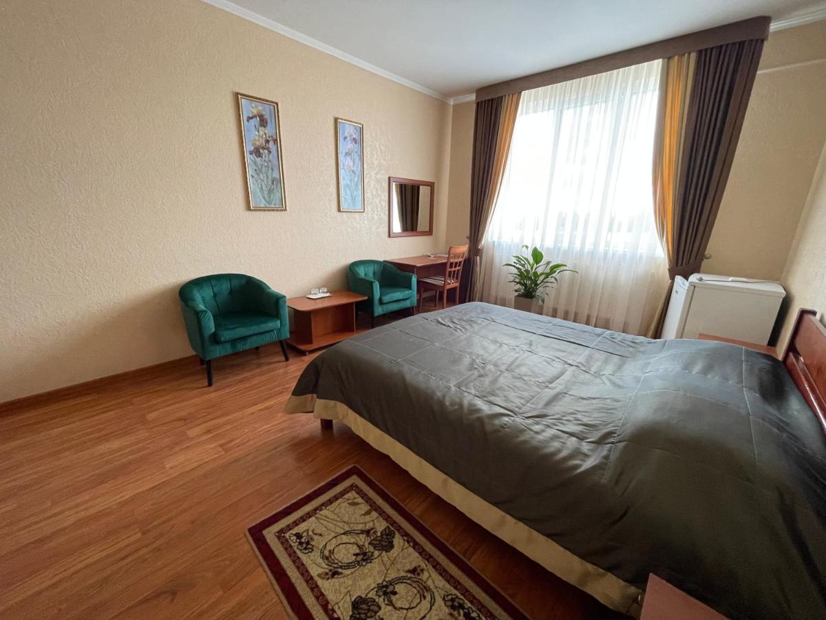 Hotel Yunist Ivano-Frankivsk Exteriér fotografie
